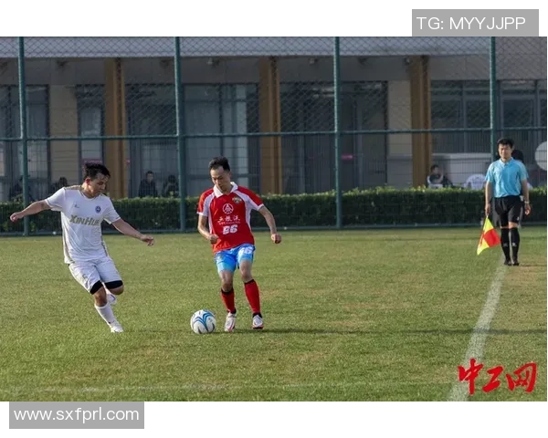 退役球星足球友谊赛精彩纷呈 众多传奇球员同场竞技展示风采