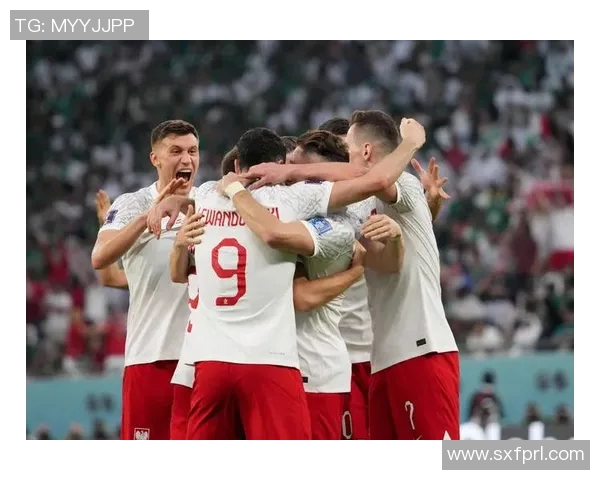 足球球星背后的她们那些默默支持的女孩子们的真实故事与生活揭秘